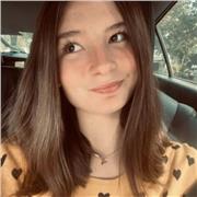 Profesora que busca educar a los niños sobre el inglés y la importancia de saberlo, con un nivel avanzado y experiencia por gusto